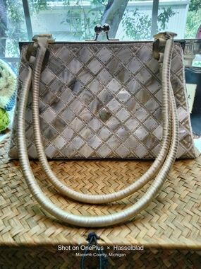 Quilted Frame-Top Shoulder Bag - Mother of Pearl